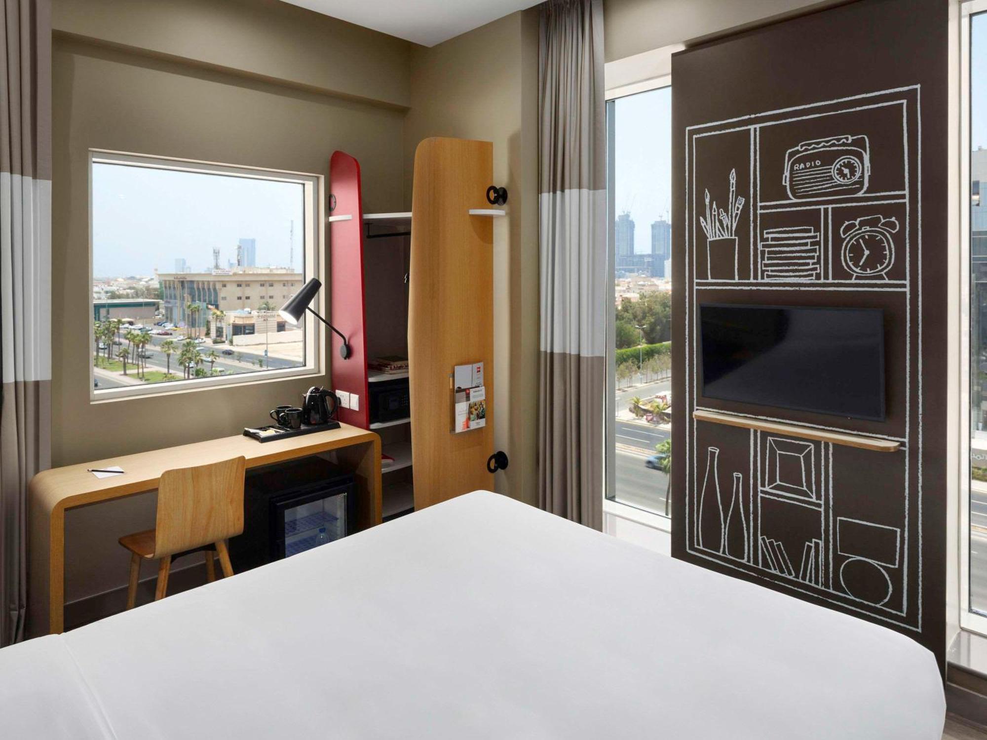Отель Ibis Jeddah Malik Road Экстерьер фото