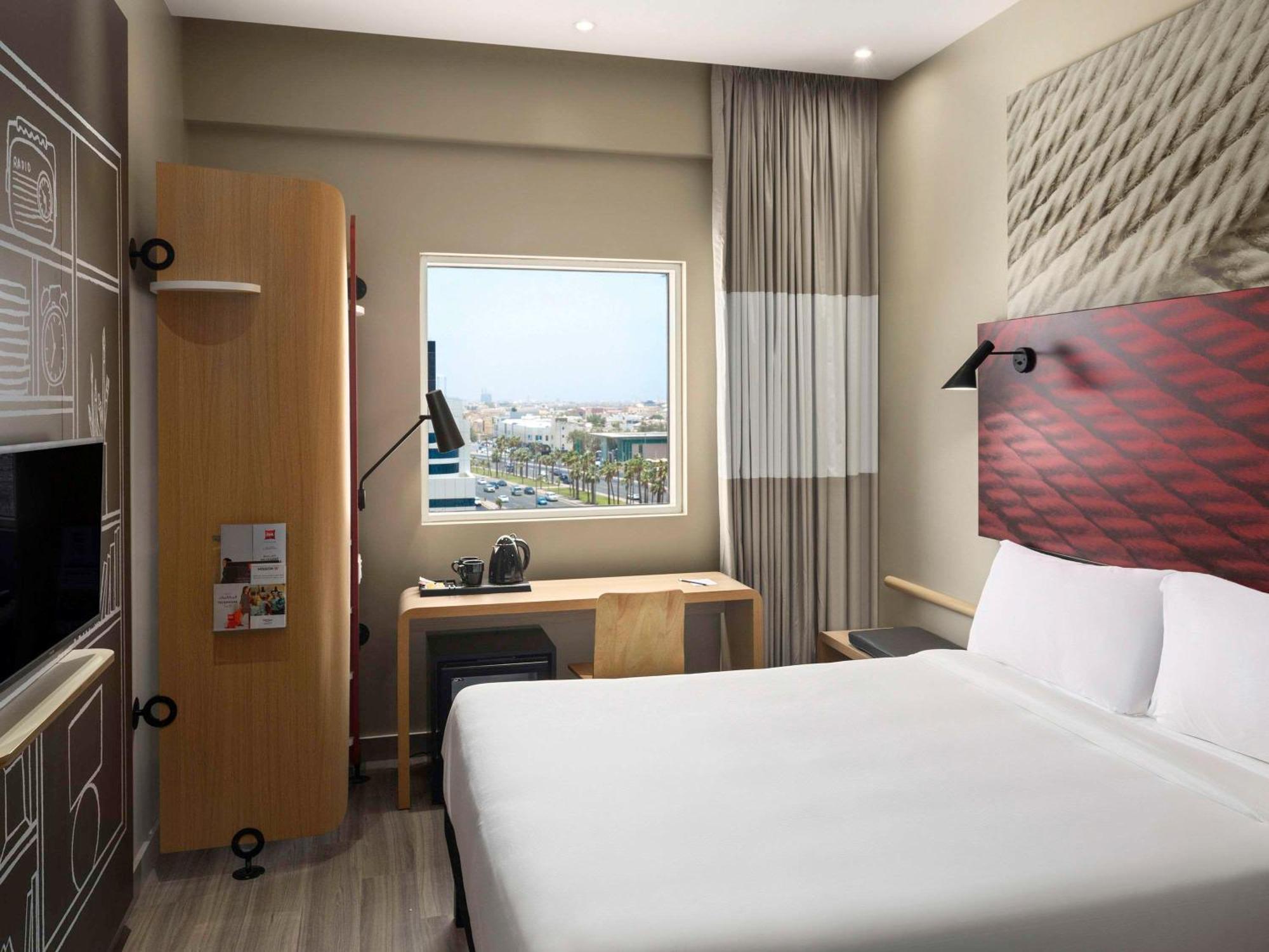 Отель Ibis Jeddah Malik Road Экстерьер фото