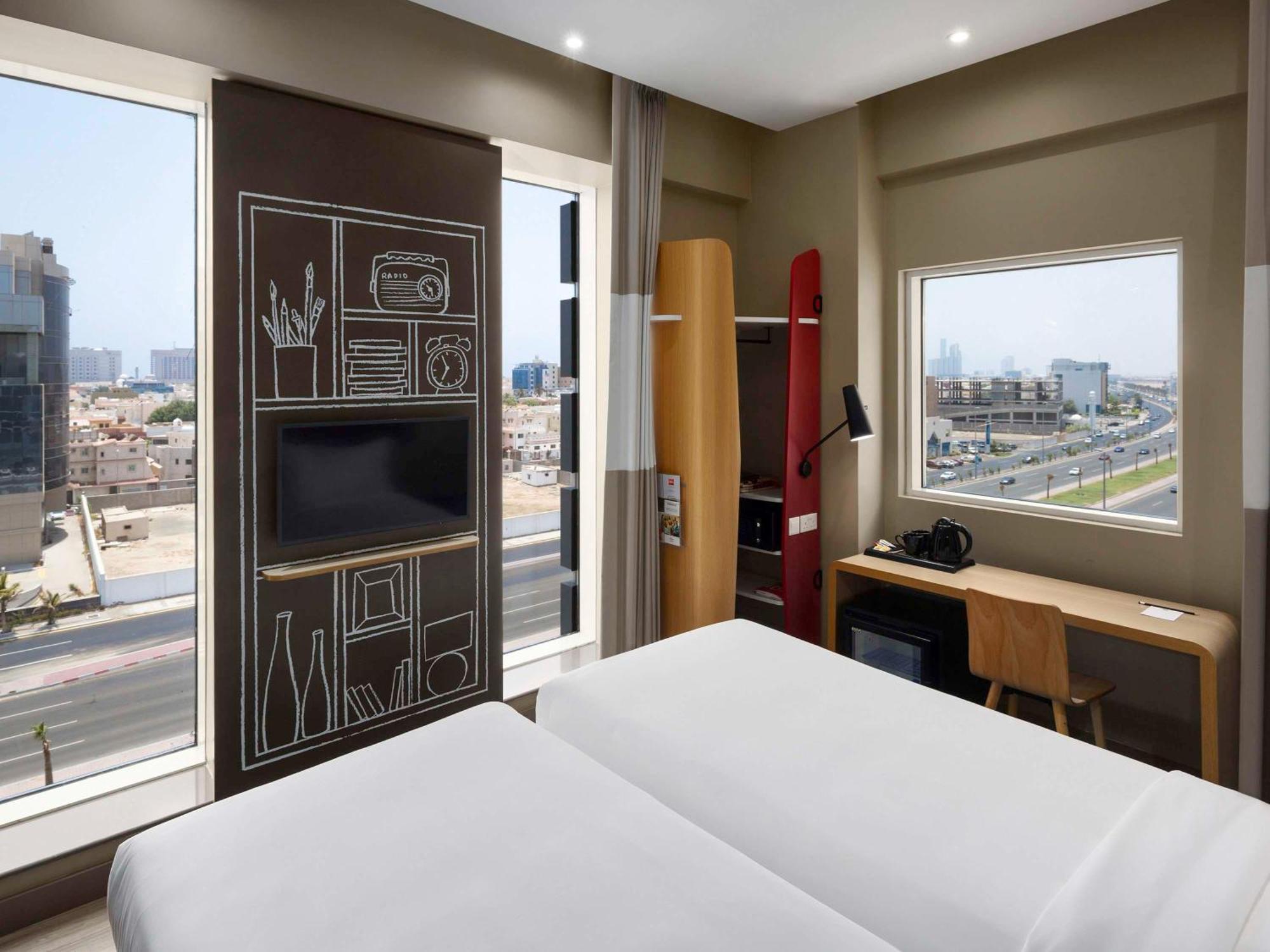 Отель Ibis Jeddah Malik Road Экстерьер фото
