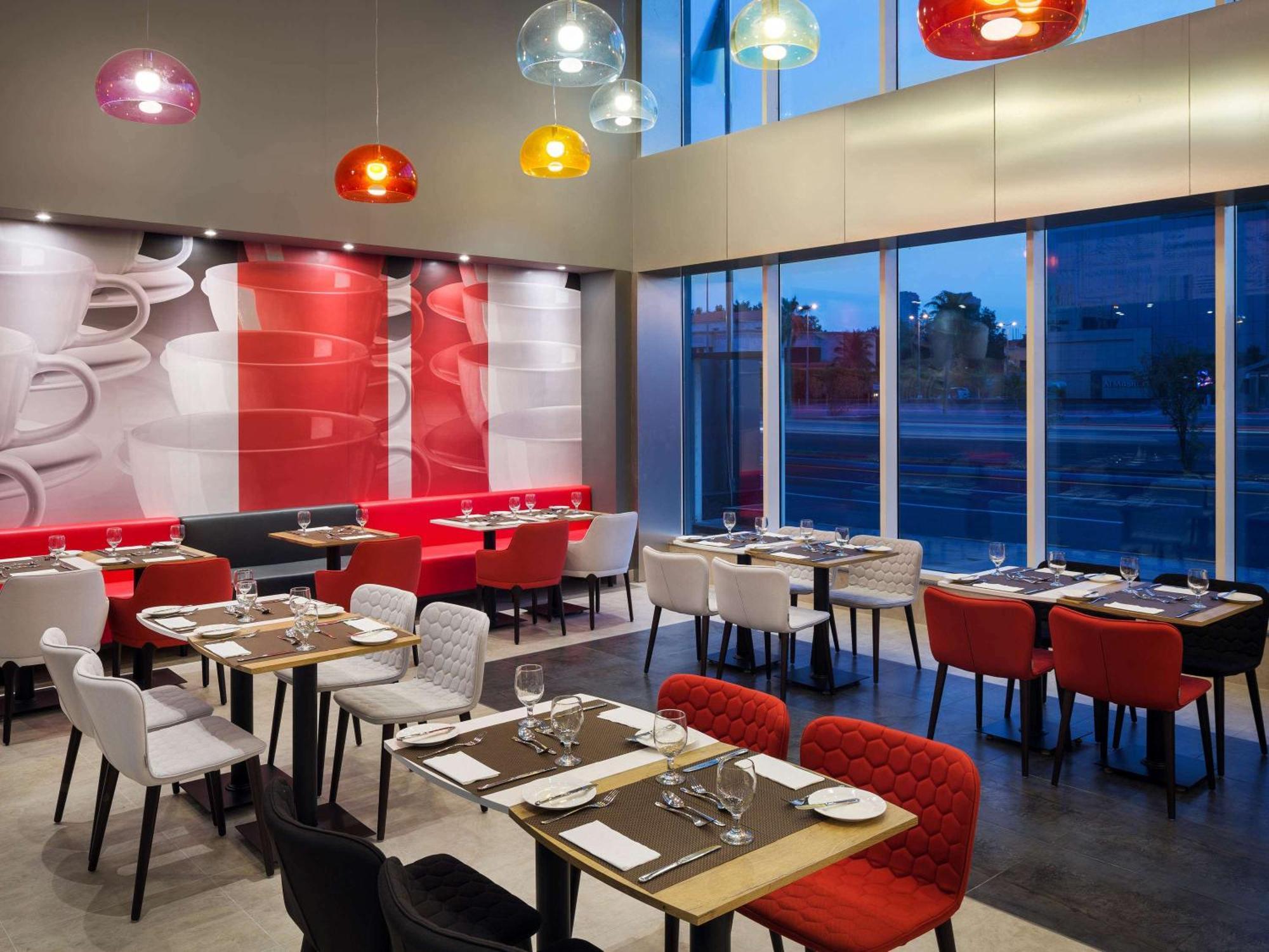 Отель Ibis Jeddah Malik Road Экстерьер фото