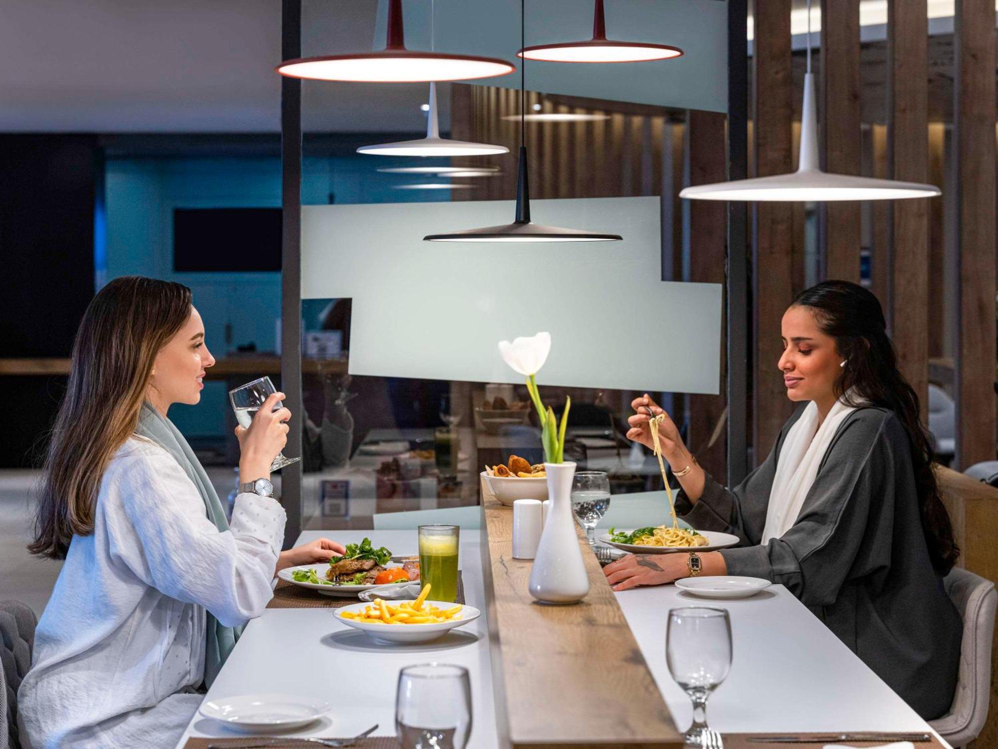 Отель Ibis Jeddah Malik Road Экстерьер фото