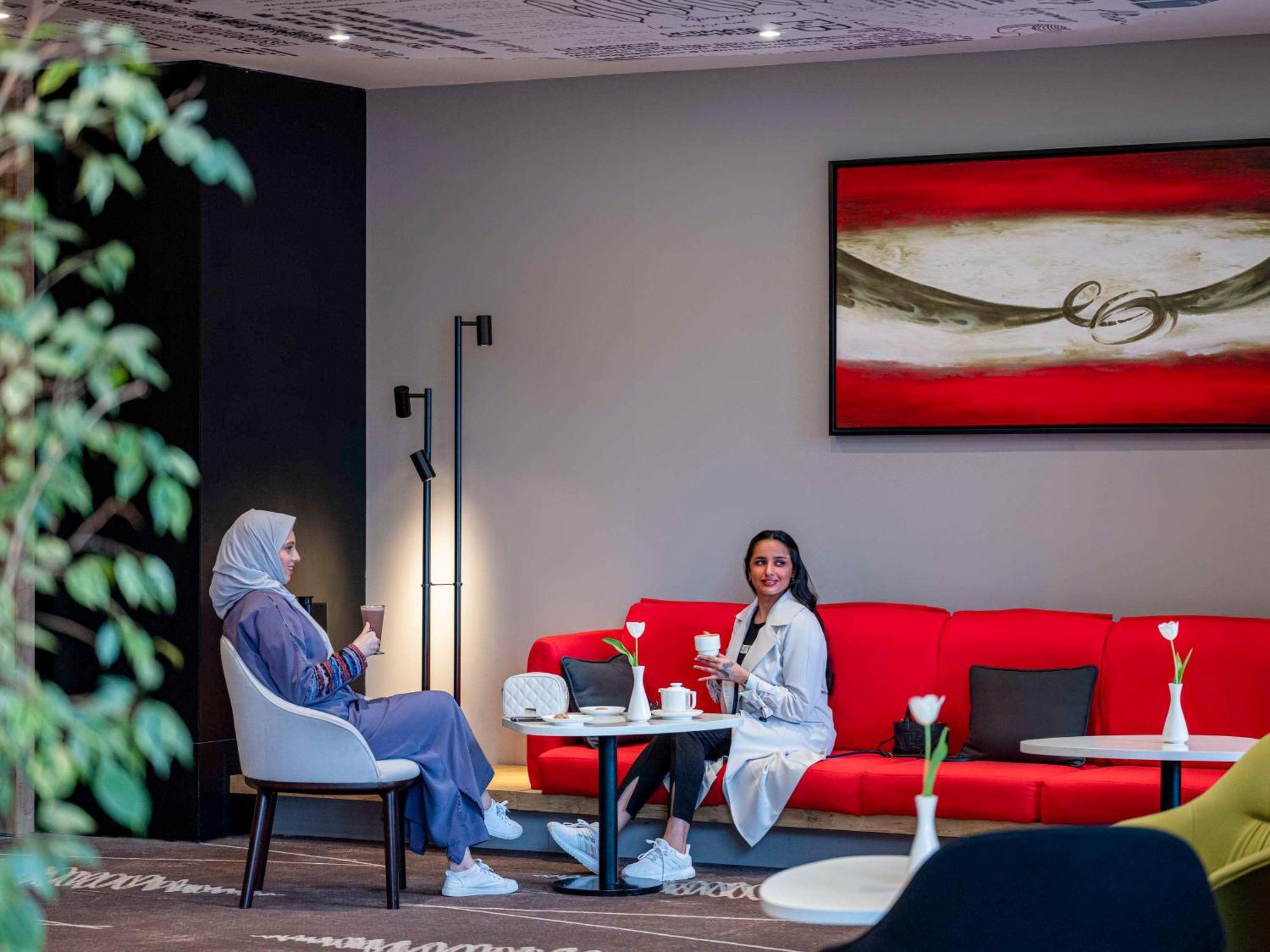 Отель Ibis Jeddah Malik Road Экстерьер фото