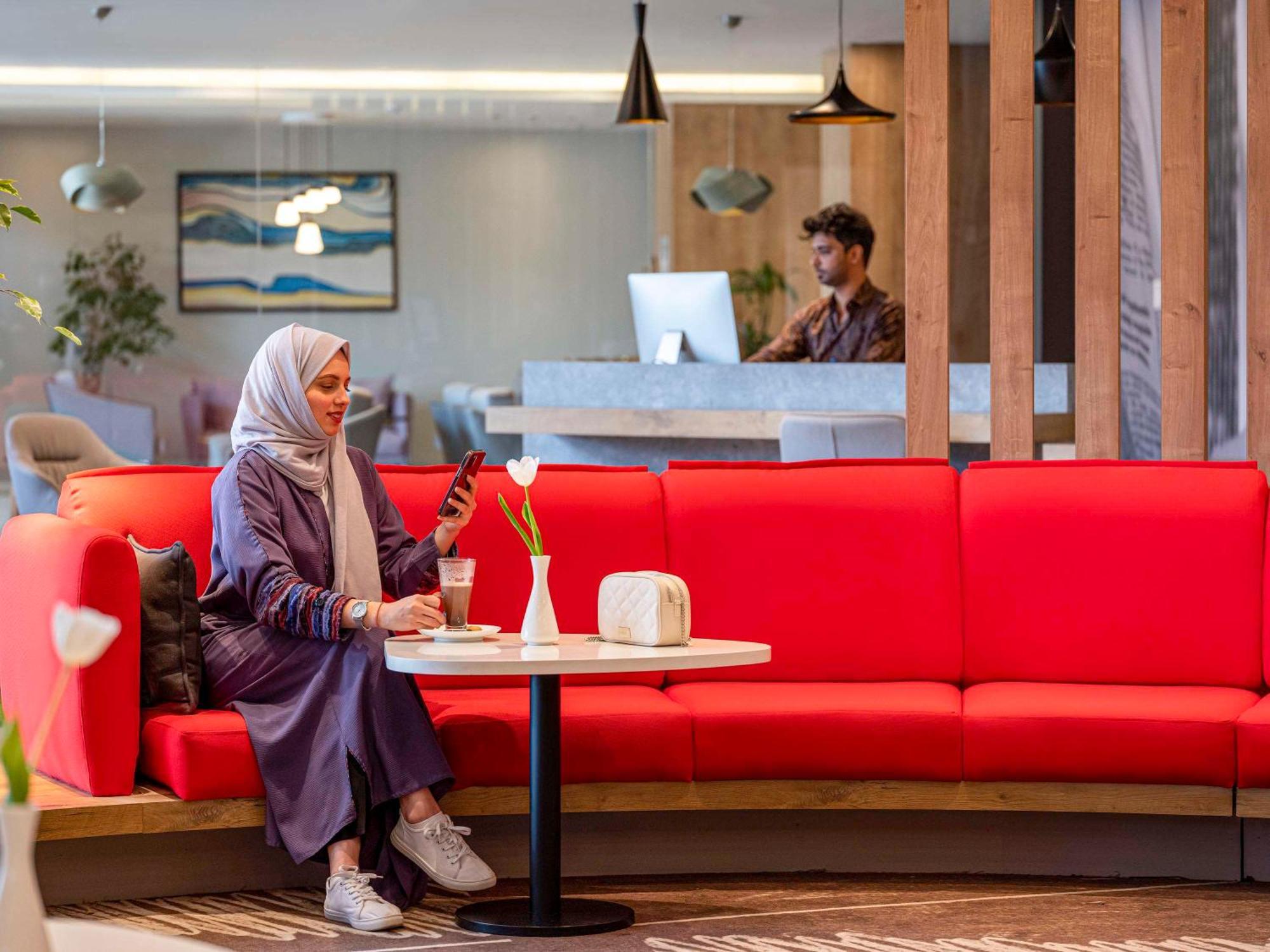 Отель Ibis Jeddah Malik Road Экстерьер фото