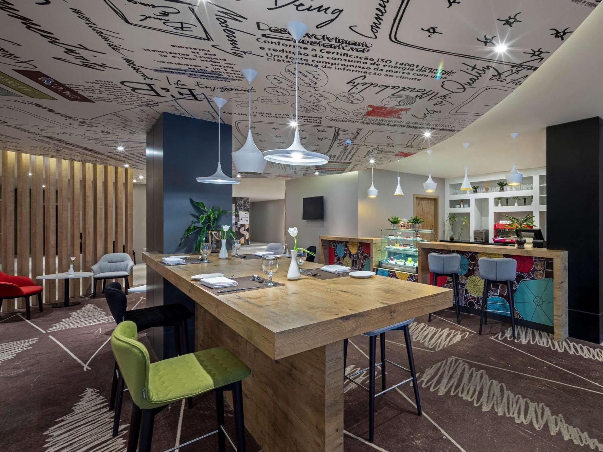 Отель Ibis Jeddah Malik Road Экстерьер фото