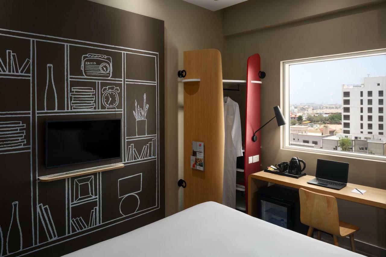 Отель Ibis Jeddah Malik Road Экстерьер фото
