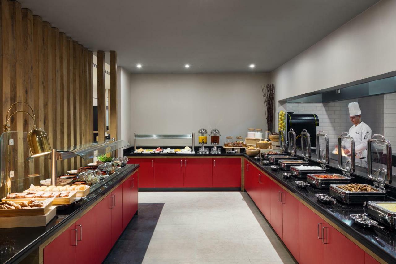 Отель Ibis Jeddah Malik Road Экстерьер фото